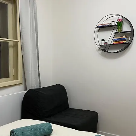 Cozy And Modern In 프라하