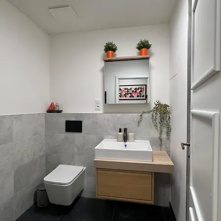 Cozy And Modern In 아파트 *
