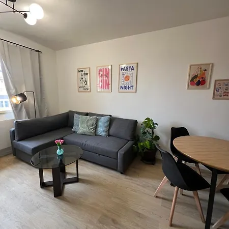 아파트 Cozy And Modern In